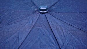 こめかみが薄い原因と対策は？